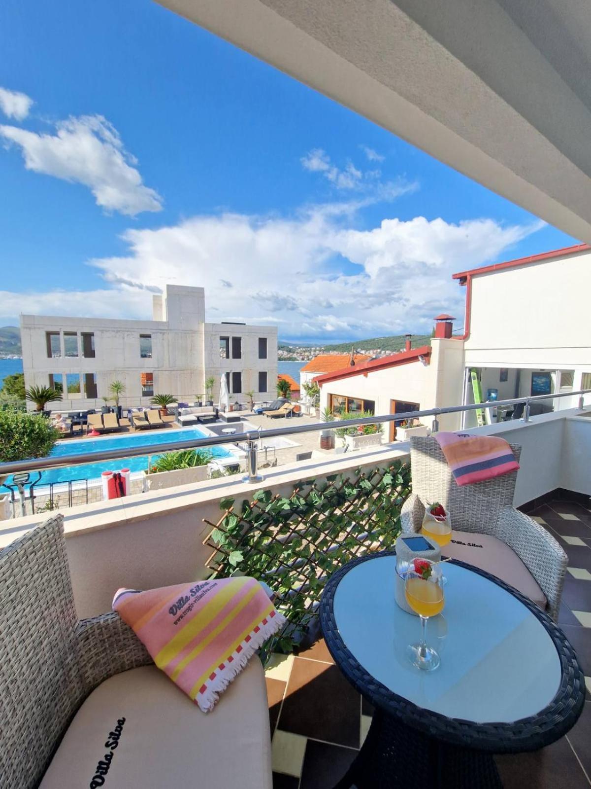 Apartments Silva With A View Of Sea Трогир Экстерьер фото