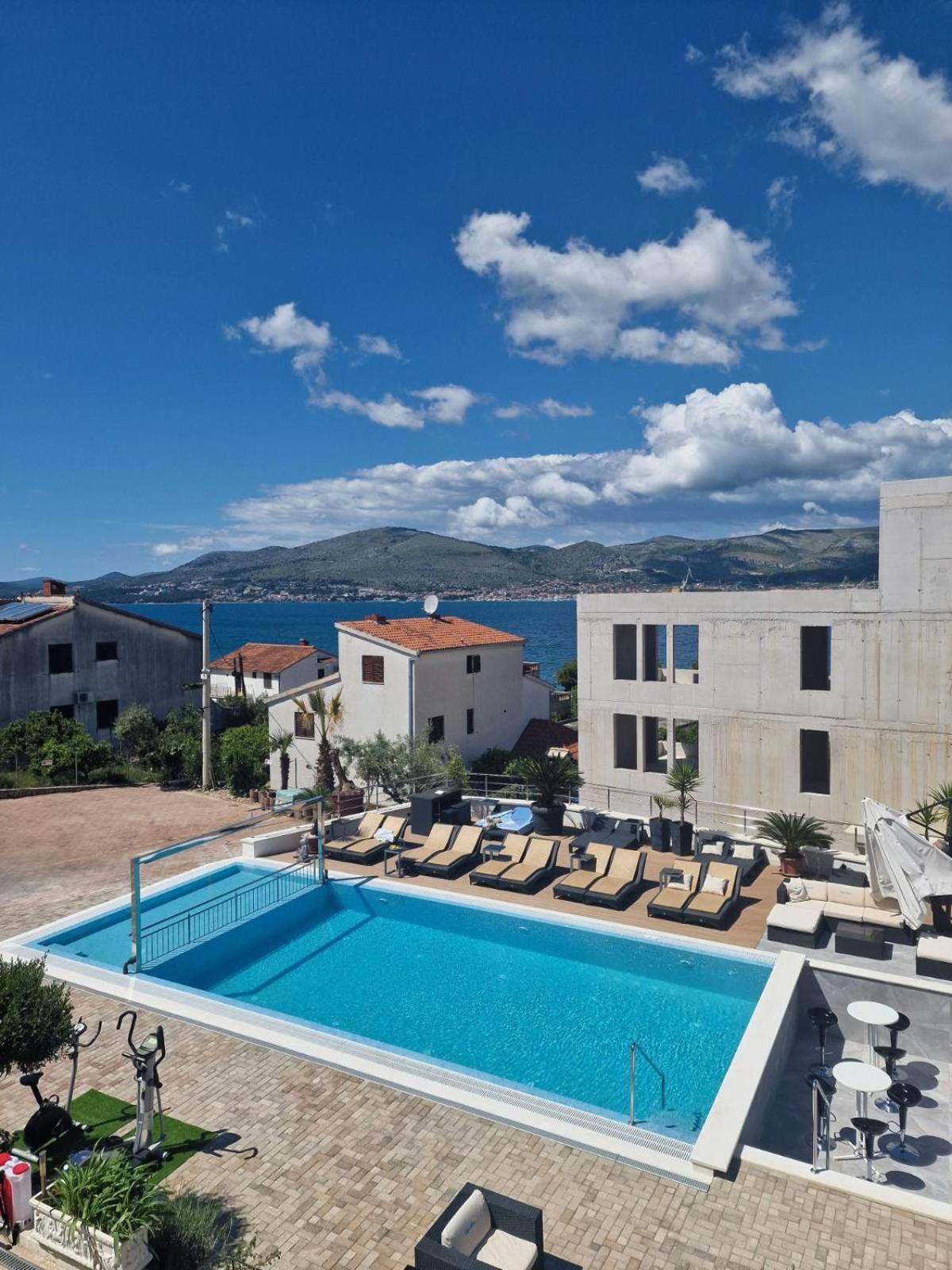 Apartments Silva With A View Of Sea Трогир Экстерьер фото