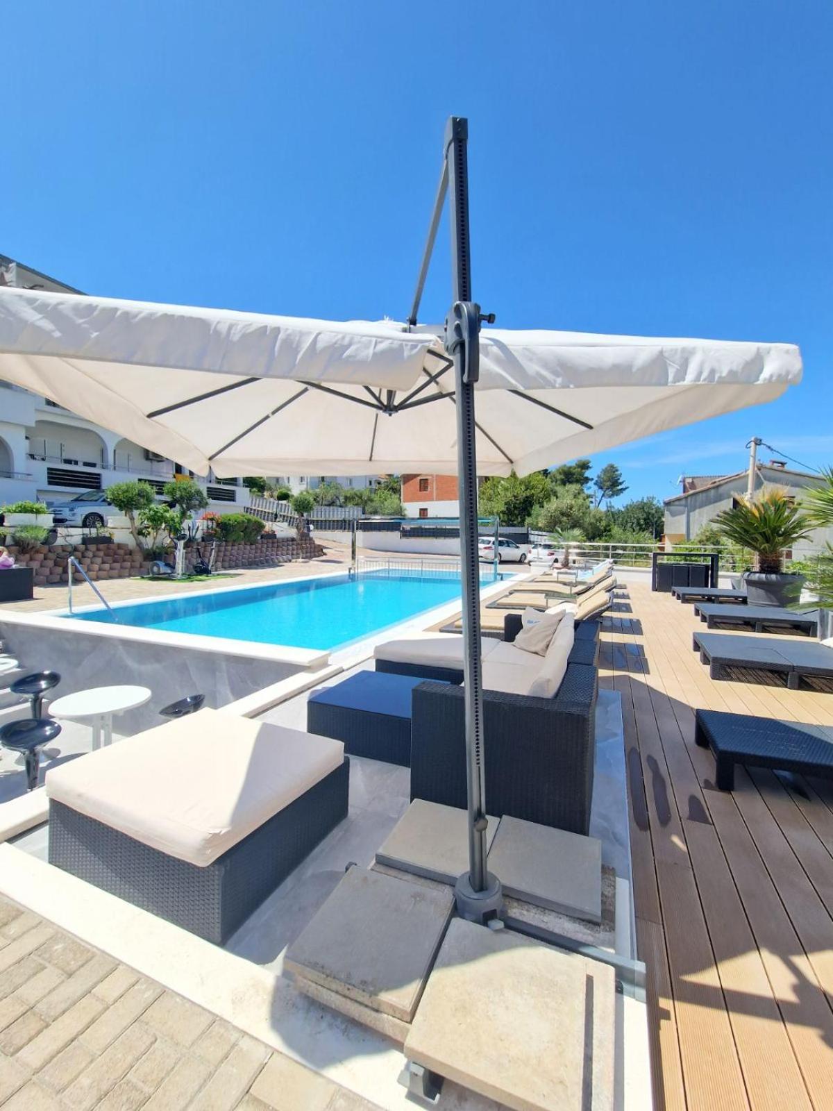 Apartments Silva With A View Of Sea Трогир Экстерьер фото