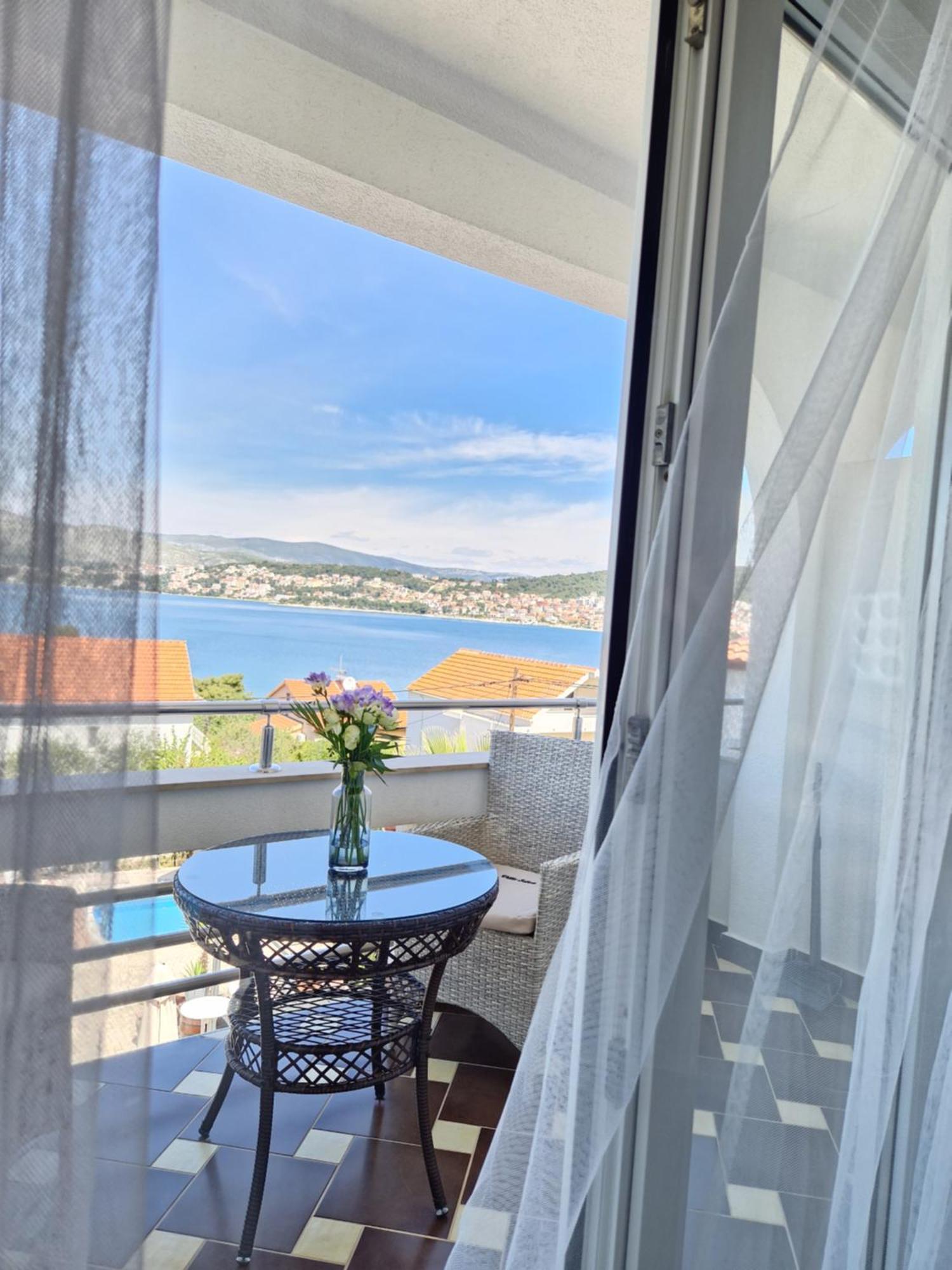 Apartments Silva With A View Of Sea Трогир Номер фото