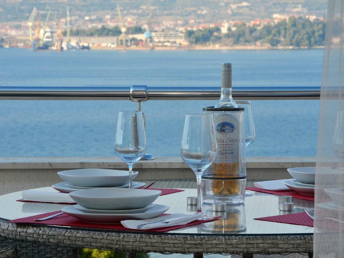 Apartments Silva With A View Of Sea Трогир Экстерьер фото